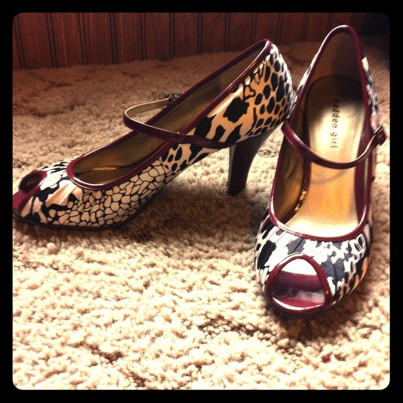 SOLD!!! 🍒MADDEN GIRL PEEP TOE PUMPS🍒