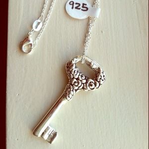 ❌SOLD❌925 Sterling Silver Key Pendant w/chain
