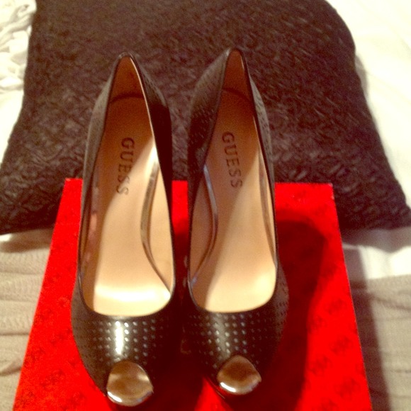 Brand new Guess stilettos💖SOLD👉