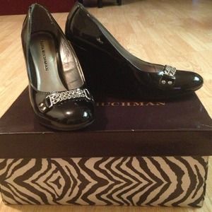 Dana Buchman black wedge