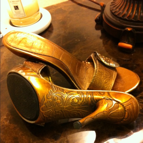 SOLD in bundle **Bolaro heels