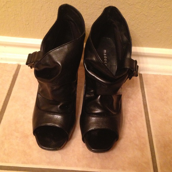 Black madden girl booties