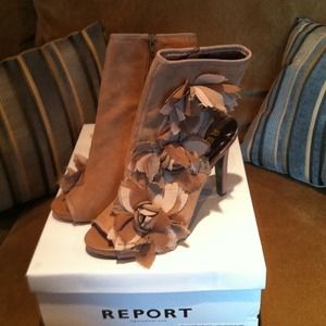 Brand new Report Sandals!
