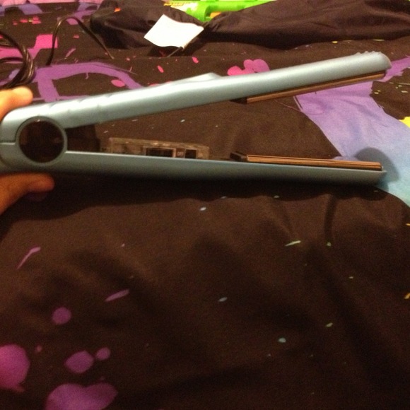 Revlon straightener - Picture 3 of 3