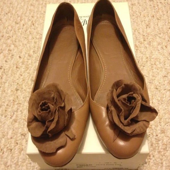 🎉Host Pick🎉YSL runaway Laura shoes - Picture 3 of 4