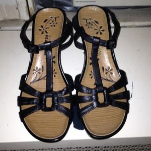 Black Kenneth Cole NWOT strappy sandals **REserved