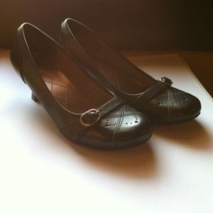 Cute black heels with buckle