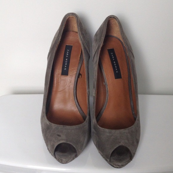 Zara Shoes - Zara gray suede heels!