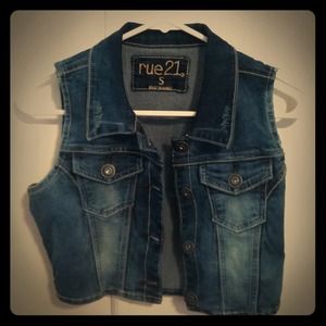 Cropped blue denim jacket