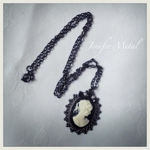 Black and Peachy Lady Cameo Pearls Necklace