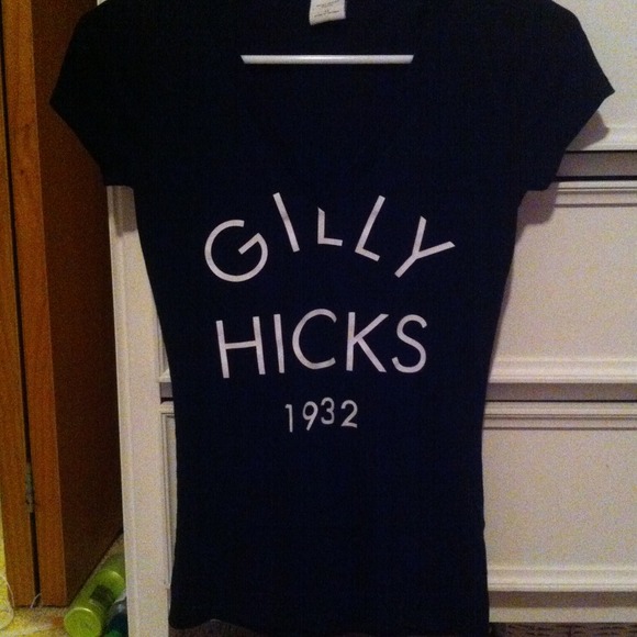 Gilly hicks vneck