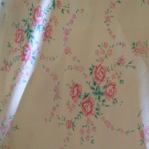  Romance 's in the Air - Picture 3 of 4