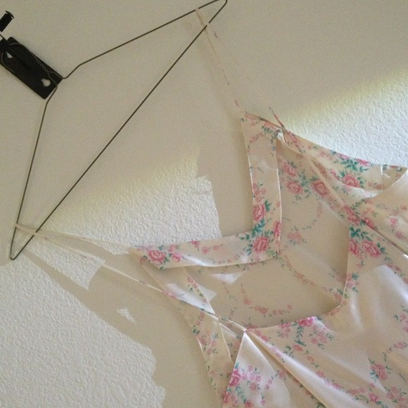  Romance 's in the Air - Picture 4 of 4