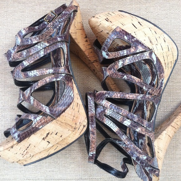 ⬇️2/12 Michael Antonio Tacoma heels - Picture 3 of 4