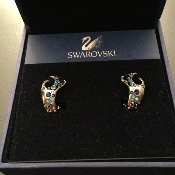 Clip On Swarovski Earrings - Picture 2 of 4