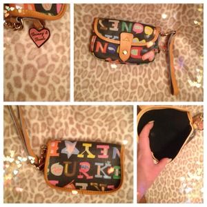 Dooney & Bourke wristlet