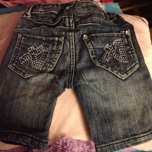 💰💰SOLD💰💰4t Akademiks girls Bermuda shorts.