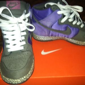 Big kids Nike Dunks size 4.5