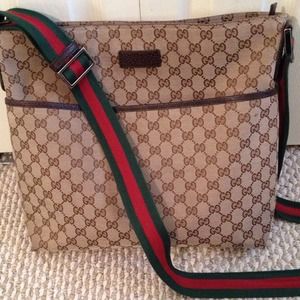 RESERVED for lindaa187-Gucci Cross Body Bag