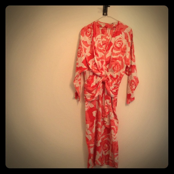 ❤ Pure Silk, Abstract Red Roses Everywhere - Picture 3 of 4