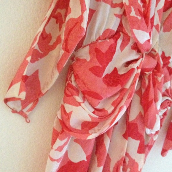 ❤ Pure Silk, Abstract Red Roses Everywhere - Picture 4 of 4