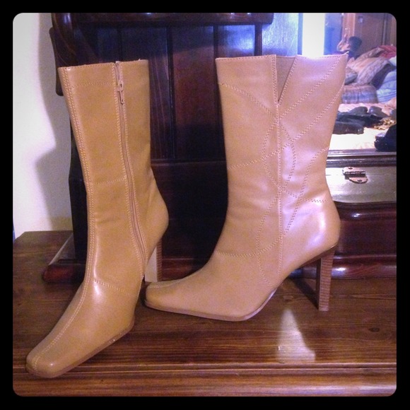 👢NEW Beige/caramel colored boots. Never worn!👢
