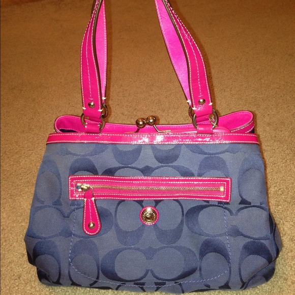 New only used once coach purse!!! - Picture 1 of 3