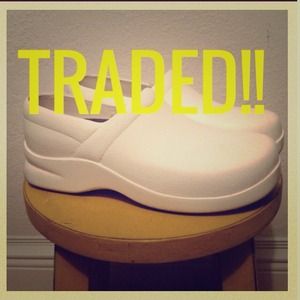 💥TRADED💥 White nursing klogs