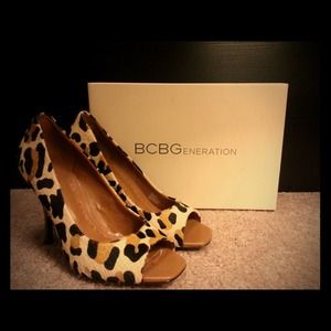 BCBG leopard peep toe pump