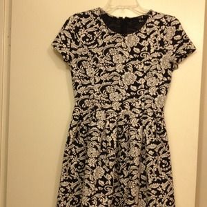 Forever 21 black and white pleated dress