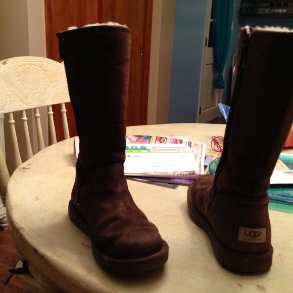 DARK BROWN UGGS! REAL! SOLDDD!!!!!! - Picture 2 of 2