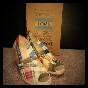 TOMS wedge