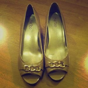 NORDSTROM Gold and nude pumps