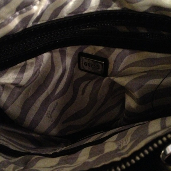 Authentic GUESS - Picture 2 of 3