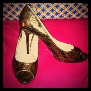 Never before worn Enzo Angiolini snake skin heel