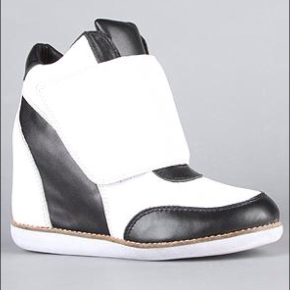 Teramo sneaker/wedge in black and ivory