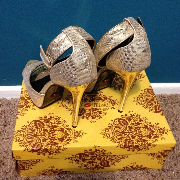 Gold Heels - Picture 2 of 2