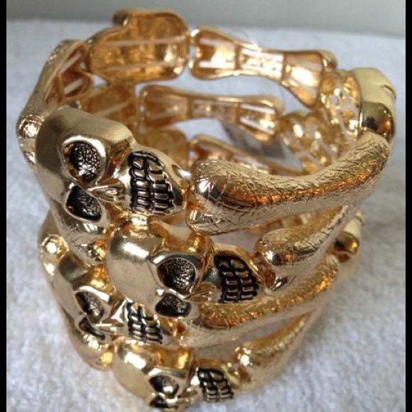 Gold Skulls & Bones Bracelet - Picture 4 of 4