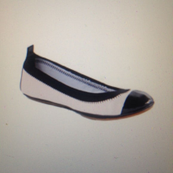 BRAND NEW Yosi Samra Nude & Black flats!