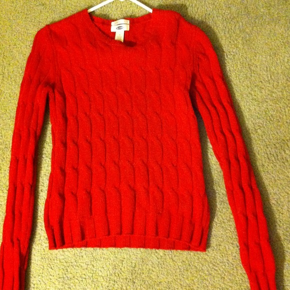 Red sweater fits more like a medium. - Picture 1 of 1