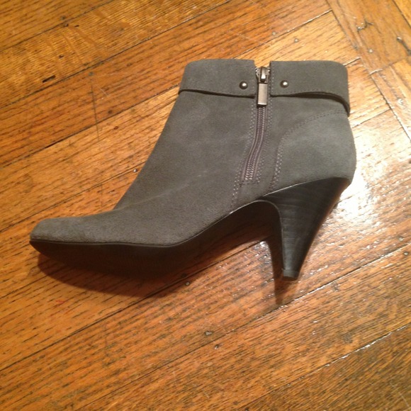 Gray Kelly & Katie boots - Picture 2 of 3