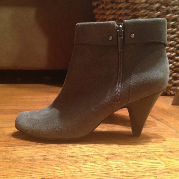 Gray Kelly & Katie boots - Picture 3 of 3