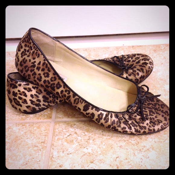 **SOLD**  Steve Madden flats
