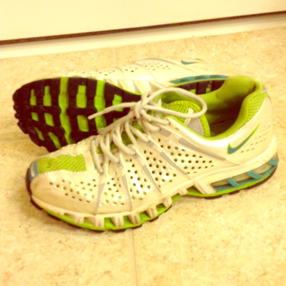 Nike Shoes - xxSOLD in bundlexx Nike air zoom vitesse