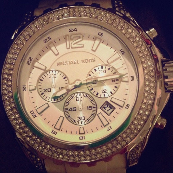 ⭐SOLD⭐Michael kors silicone white watch!