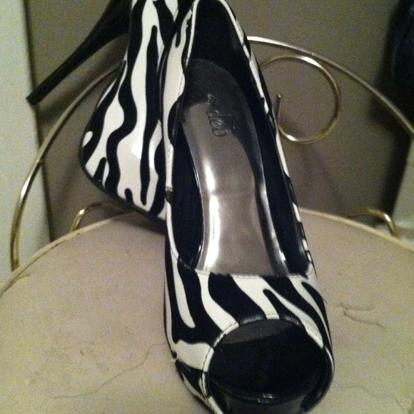 Zebra heels - Picture 3 of 3