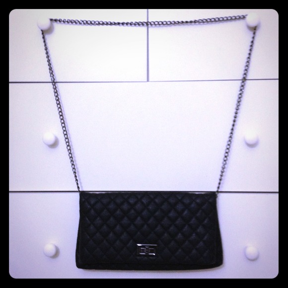 ❤ RESERVED FOR @camiko95 ❤Clutch w/ Linked Strap