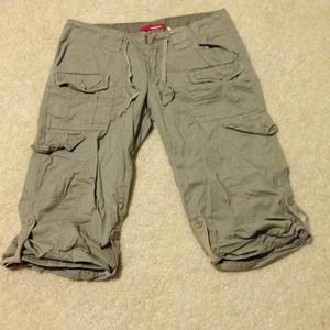 🚨🚨SOLD in bundle rhondagbf🚨🚨 Unionbay capris!