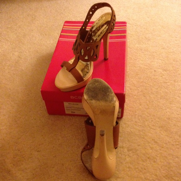 🚫SOLD🚫BCBG Girls Alga Platform Heel