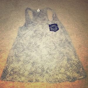 Floral tank top with lace front pocket
